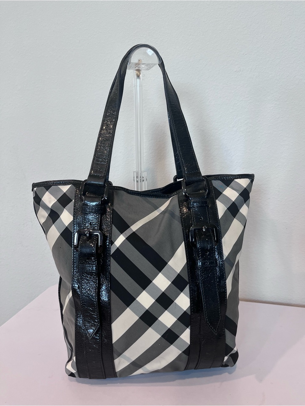 BURBERRY VICTORIA TOTE.